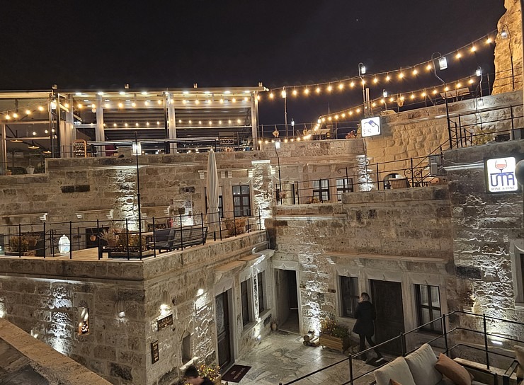 Sadarbībā ar «Turkish Airlines» ar 4 nakšņojumiem iepazīstam Kapadokijas alu viesnīcu «Peruna Cave Hotel» Sadarbībā ar «Turkish Airlines» ar 4 nakšņojumiem iepazīstam Kapadokijas alu viesnīcu «Peruna Cave Hotel» 364759