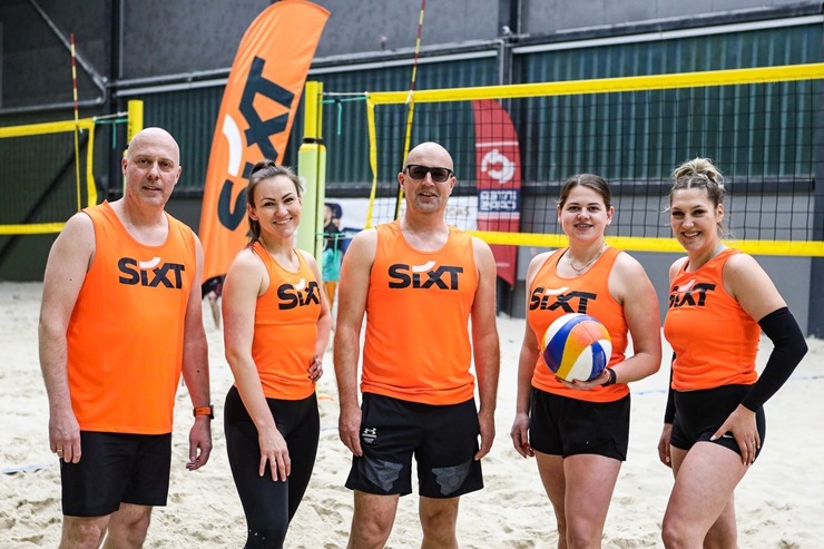 Trešais Sixt Auto kauss pludmales volejbolā pulcē ar auto jomu saistītu uzņēmumu komandas. Foto: Artūrs Stiebriņš Trešais Sixt Auto kauss pludmales volejbolā pulcē ar auto jomu saistītu uzņēmumu komandas. Foto: Artūrs Stiebriņš 368009