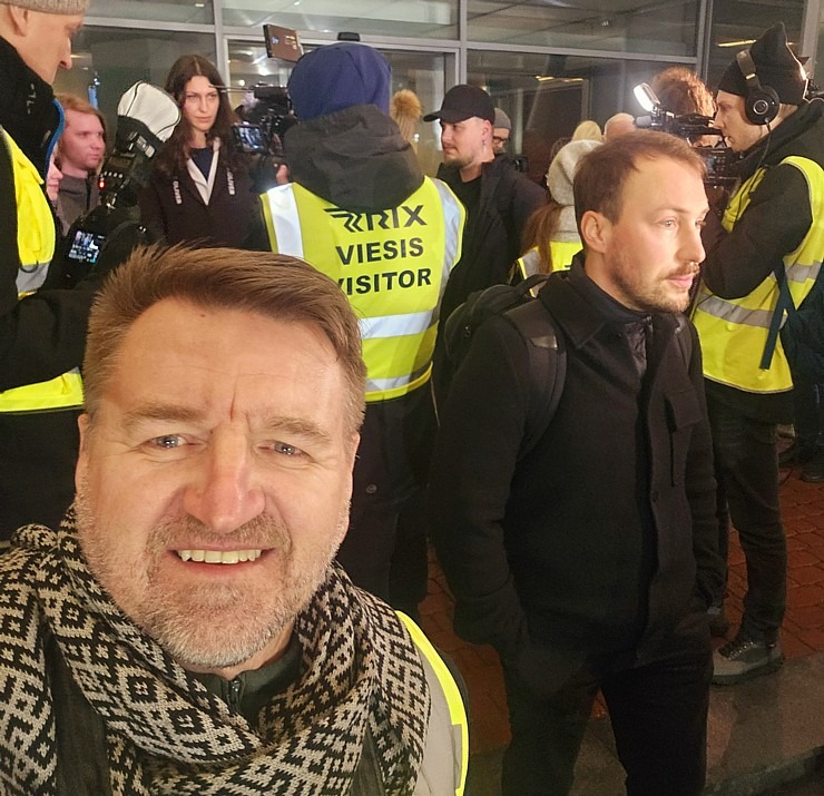 «Straume» ar «Oskaru» pārraksta Latvijas kino vēsturi un atgriežas ar «airBaltic» lidmašīnu dzimtenē «Straume» ar «Oskaru» pārraksta Latvijas kino vēsturi un atgriežas ar «airBaltic» lidmašīnu dzimtenē 368542