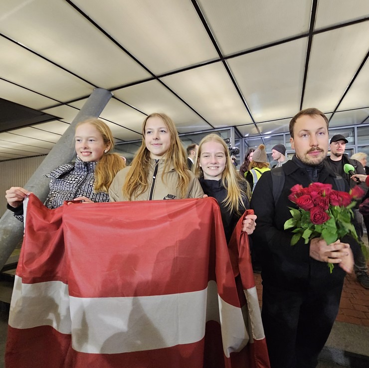 «Straume» ar «Oskaru» pārraksta Latvijas kino vēsturi un atgriežas ar «airBaltic» lidmašīnu dzimtenē «Straume» ar «Oskaru» pārraksta Latvijas kino vēsturi un atgriežas ar «airBaltic» lidmašīnu dzimtenē 368546