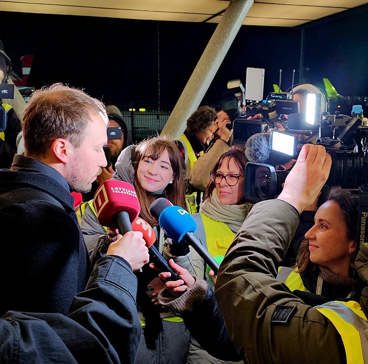 «Straume» ar «Oskaru» pārraksta Latvijas kino vēsturi un atgriežas ar «airBaltic» lidmašīnu dzimtenē «Straume» ar «Oskaru» pārraksta Latvijas kino vēsturi un atgriežas ar «airBaltic» lidmašīnu dzimtenē 368540