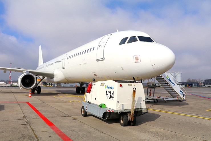 Lidsabiedrība «SmartLynx Airlines» iepazīstina Travelnews.lv ar lidmašīnu «Airbus A321» un kompānijas biznesu Lidsabiedrība «SmartLynx Airlines» iepazīstina Travelnews.lv ar lidmašīnu «Airbus A321» un kompānijas biznesu 369200