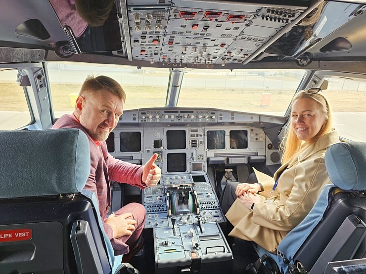 Lidsabiedrība «SmartLynx Airlines» iepazīstina Travelnews.lv ar lidmašīnu «Airbus A321» un kompānijas biznesu Lidsabiedrība «SmartLynx Airlines» iepazīstina Travelnews.lv ar lidmašīnu «Airbus A321» un kompānijas biznesu 369204