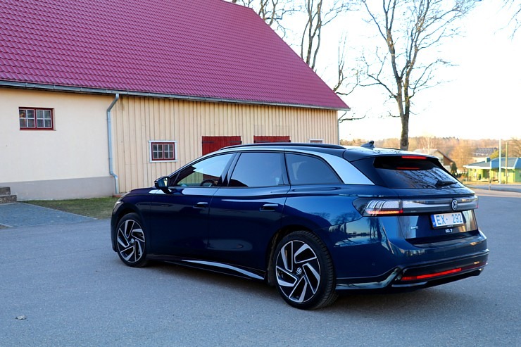 Ceļojam ar jauno elektrisko «Volkswagen ID.7 Tourer» 369375