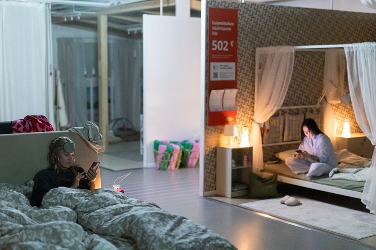 35 brīvprātīgie izmanto iespēju nakšņot veikalā, satiek Miedziņu un uzzina lieterīgu informāciju par miegu 35 brīvprātīgie izmanto iespēju nakšņot veikalā, satiek Miedziņu un uzzina lieterīgu informāciju par miegu 369595