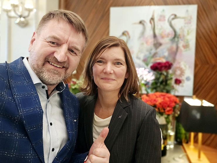 Vecrīgas viesnīcā «Grand Hotel Kempinski Riga« atklāj mākslinieces Ilzes Laizānes izstādi «Amore Art & Fashion» Vecrīgas viesnīcā «Grand Hotel Kempinski Riga« atklāj mākslinieces Ilzes Laizānes izstādi «Amore Art & Fashion» 369662
