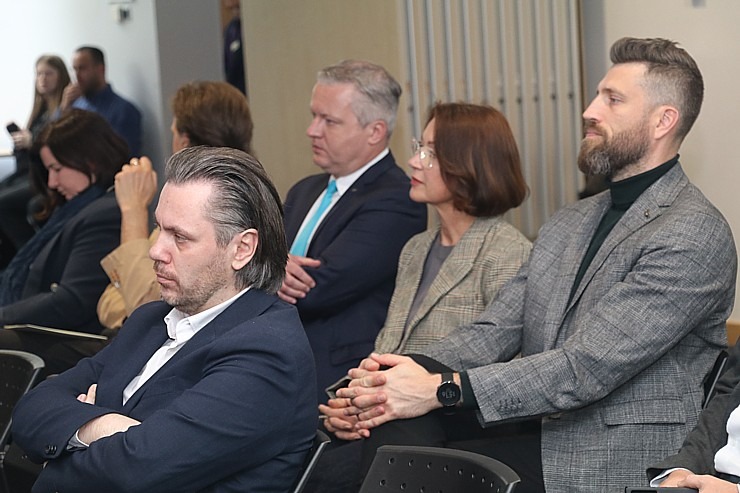 Daži fotomirkļi no Rīgas domes deputātu kandidātu diskusijas Pārdaugavas viesnīcā «Riga Islande Hotel» Links uz video 370366