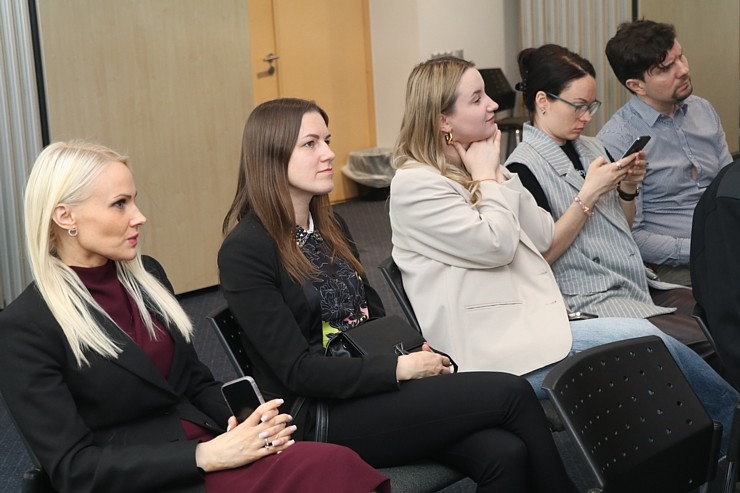 Daži fotomirkļi no Rīgas domes deputātu kandidātu diskusijas Pārdaugavas viesnīcā «Riga Islande Hotel» Links uz video 370372
