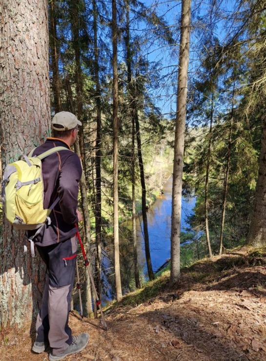 Pārgājiens starp diviem alus brūžiem - no Valmiermuižas līdz Brenguļiem - gar Gauju un Abulu. Foto: Inese Šīrava Pārgājiens starp diviem alus brūžiem - no Valmiermuižas līdz Brenguļiem - gar Gauju un Abulu. Foto: Inese Šīrava 370784