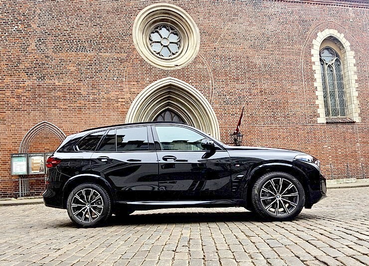 Sadarbībā ar auto nomu «Sixt Latvija» ceļojam ar vāģi «BMW X5», kas ir pieejams sākot no 95 eiro dienā 370887