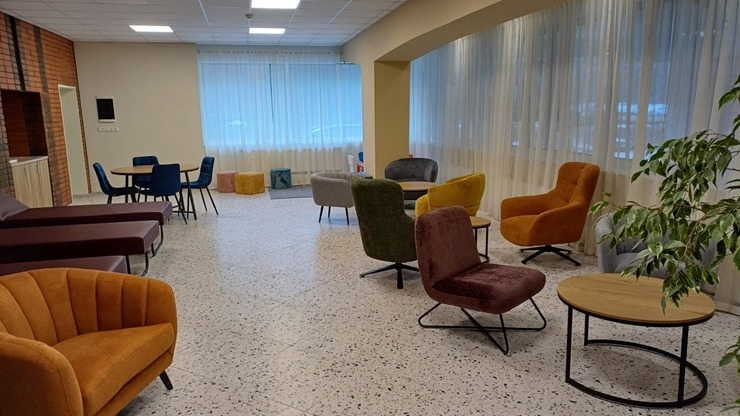 Rehabilitācijas centrā «Jaunķemeri» ir atklāta jauna atpūtas telpa 1.stāvā. Foto: Jaunkemeri.lv 371019