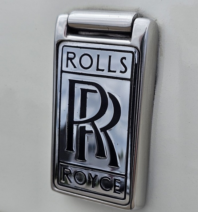 Transfēru ar «Rolls-Royce» spēkratiem kāzām, īpašām sagaidīšanām,  influenceriem piedāvā «Ax Group» 371053