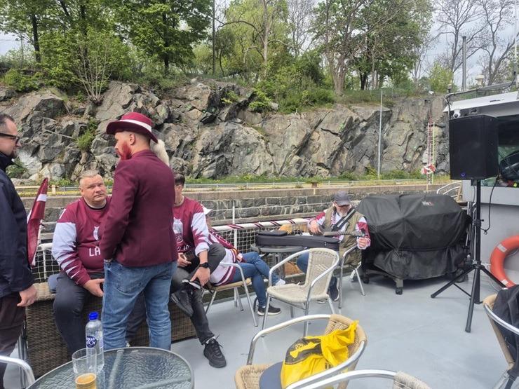 Hokeja līdzjutēji Stokholmā dodas izbraukumā ar tūroperatora «Travel Art LV» organizēto latviešu kuģīti Hokeja līdzjutēji Stokholmā dodas izbraukumā ar tūroperatora «Travel Art LV» organizēto latviešu kuģīti 371485