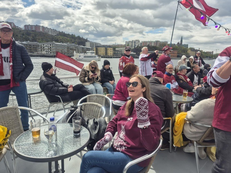 Hokeja līdzjutēji Stokholmā dodas izbraukumā ar tūroperatora «Travel Art LV» organizēto latviešu kuģīti Hokeja līdzjutēji Stokholmā dodas izbraukumā ar tūroperatora «Travel Art LV» organizēto latviešu kuģīti 371481