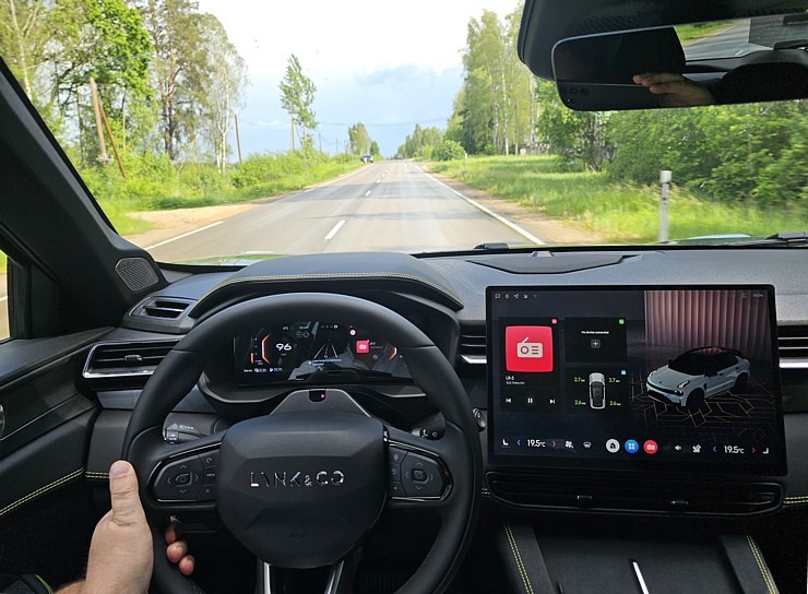 Travelnews.lv ceļo kopā ar «Gada auto» jaunajiem spēkratu pretendentiem 372200