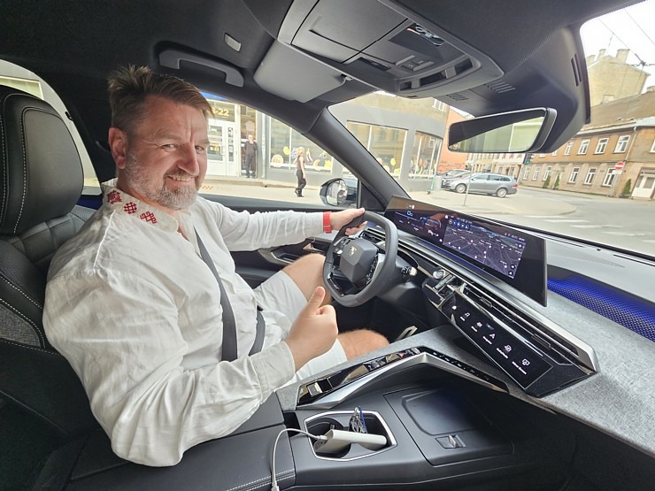 Sadarbībā ar «Europcar Latvija» ceļojam ar jauno septiņvietīgo «Peugeot 5008 GT Hybrid» 372248
