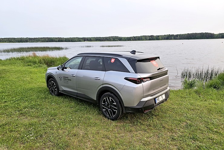 Sadarbībā ar «Europcar Latvija» ceļojam ar jauno septiņvietīgo «Peugeot 5008 GT Hybrid» 372233
