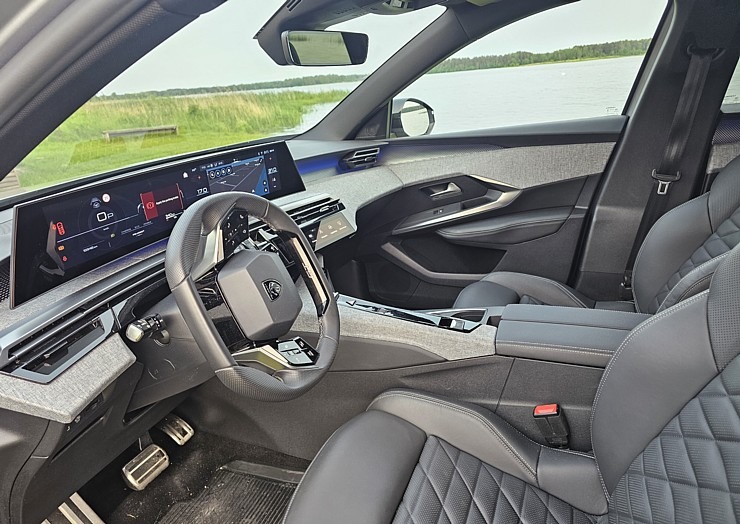 Sadarbībā ar «Europcar Latvija» ceļojam ar jauno septiņvietīgo «Peugeot 5008 GT Hybrid» 372234