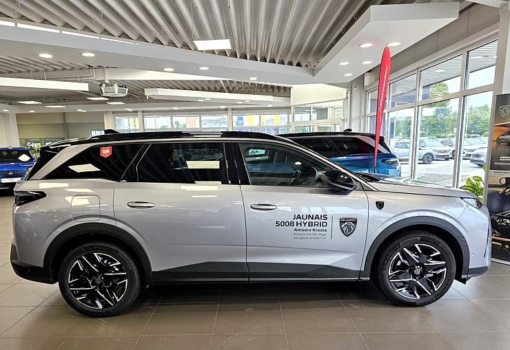 Sadarbībā ar «Europcar Latvija» ceļojam ar jauno septiņvietīgo «Peugeot 5008 GT Hybrid» 372261