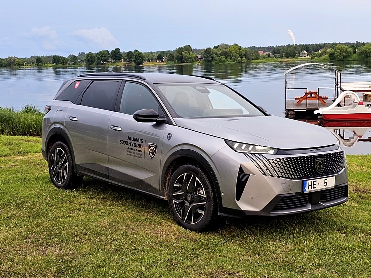 Sadarbībā ar «Europcar Latvija» ceļojam ar jauno septiņvietīgo «Peugeot 5008 GT Hybrid» 372236