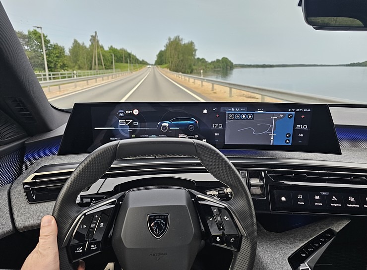 Sadarbībā ar «Europcar Latvija» ceļojam ar jauno septiņvietīgo «Peugeot 5008 GT Hybrid» 372240