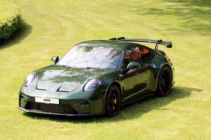 Piedalamies «Porsche Latvija» klientu dienās, lai paceļotu ar dažādiem Porsche 911 un 718 spēkratiem 372498
