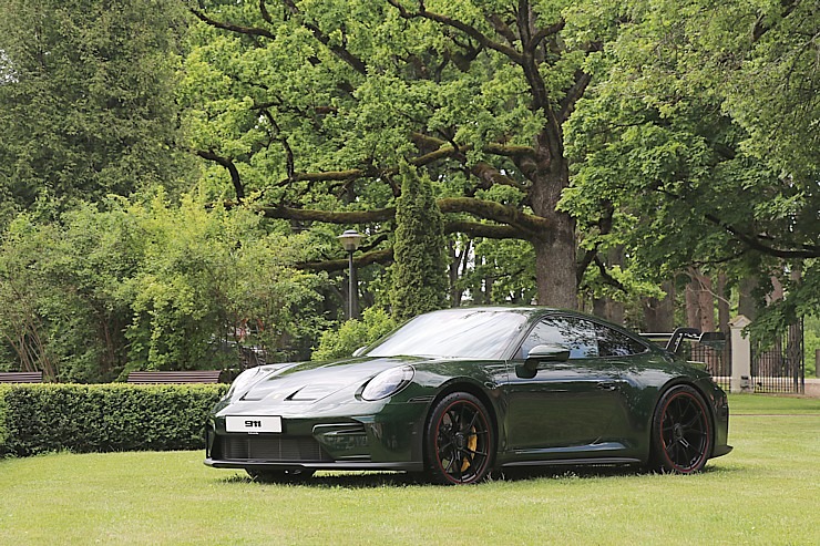 Piedalamies «Porsche Latvija» klientu dienās, lai paceļotu ar dažādiem Porsche 911 un 718 spēkratiem 372523