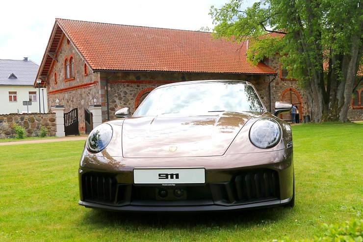 Piedalamies «Porsche Latvija» klientu dienās, lai paceļotu ar dažādiem Porsche 911 un 718 spēkratiem 372526