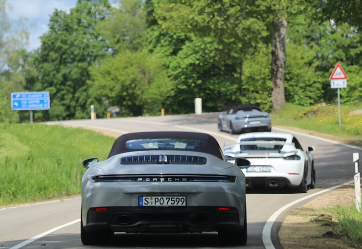 Piedalamies «Porsche Latvija» klientu dienās, lai paceļotu ar dažādiem Porsche 911 un 718 spēkratiem Piedalamies «Porsche Latvija» klientu dienās, lai paceļotu ar dažādiem Porsche 911 un 718 spēkratiem 372529