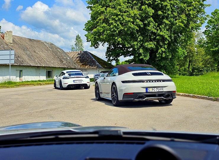 Piedalamies «Porsche Latvija» klientu dienās, lai paceļotu ar dažādiem Porsche 911 un 718 spēkratiem Piedalamies «Porsche Latvija» klientu dienās, lai paceļotu ar dažādiem Porsche 911 un 718 spēkratiem 372533