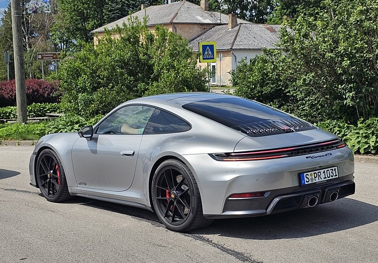 Apceļojam Latviju ar sešiem dažādiem Porsche 911 un 718 spēkratiem 372610