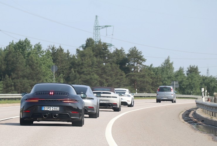Apceļojam Latviju ar sešiem dažādiem Porsche 911 un 718 spēkratiem 372600