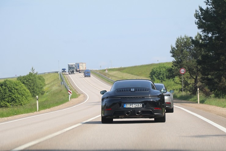 Iepazīstam 300 km garā maršrutā sešus dažādus Porsche 911 un 718 spēkratus 372643