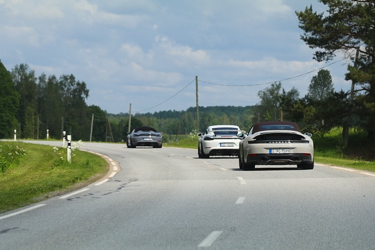 Iepazīstam 300 km garā maršrutā sešus dažādus Porsche 911 un 718 spēkratus 372647