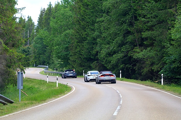 Iepazīstam 300 km garā maršrutā sešus dažādus Porsche 911 un 718 spēkratus 372649