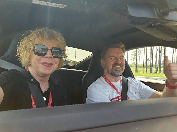 Iepazīstam 300 km garā maršrutā sešus dažādus Porsche 911 un 718 spēkratus 372651