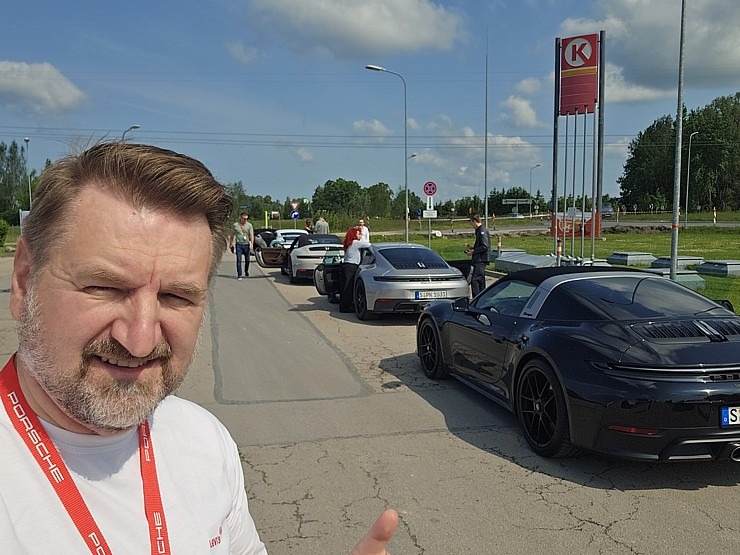 Iepazīstam 300 km garā maršrutā sešus dažādus Porsche 911 un 718 spēkratus 372638