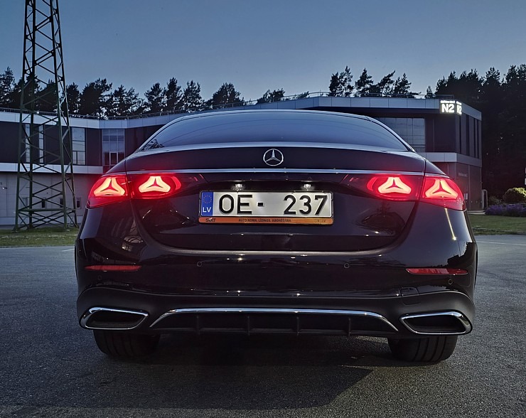 Sadarbībā ar auto nomu «Sixt Latvija» un «Mercedes-Benz E 200 Sedan» ceļojam par 115 eiro dienā 372680