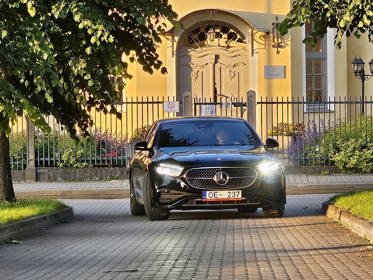 Sadarbībā ar auto nomu «Sixt Latvija» un «Mercedes-Benz E 200 Sedan» ceļojam par 115 eiro dienā 372683