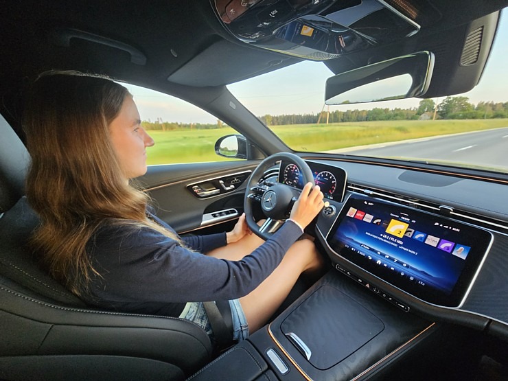 Sadarbībā ar auto nomu «Sixt Latvija» un «Mercedes-Benz E 200 Sedan» ceļojam par 115 eiro dienā 372687