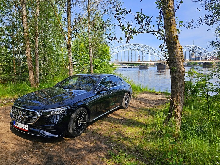 Sadarbībā ar auto nomu «Sixt Latvija» un «Mercedes-Benz E 200 Sedan» ceļojam par 115 eiro dienā 372688