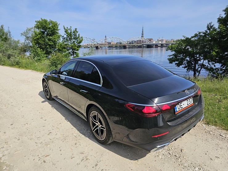 Sadarbībā ar auto nomu «Sixt Latvija» un «Mercedes-Benz E 200 Sedan» ceļojam par 115 eiro dienā 372689