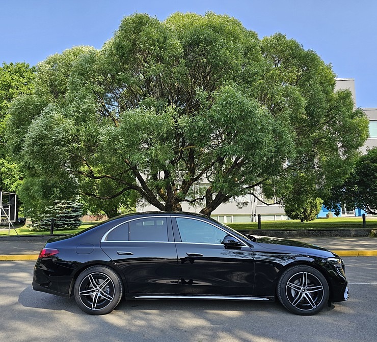 Sadarbībā ar auto nomu «Sixt Latvija» un «Mercedes-Benz E 200 Sedan» ceļojam par 115 eiro dienā 372667