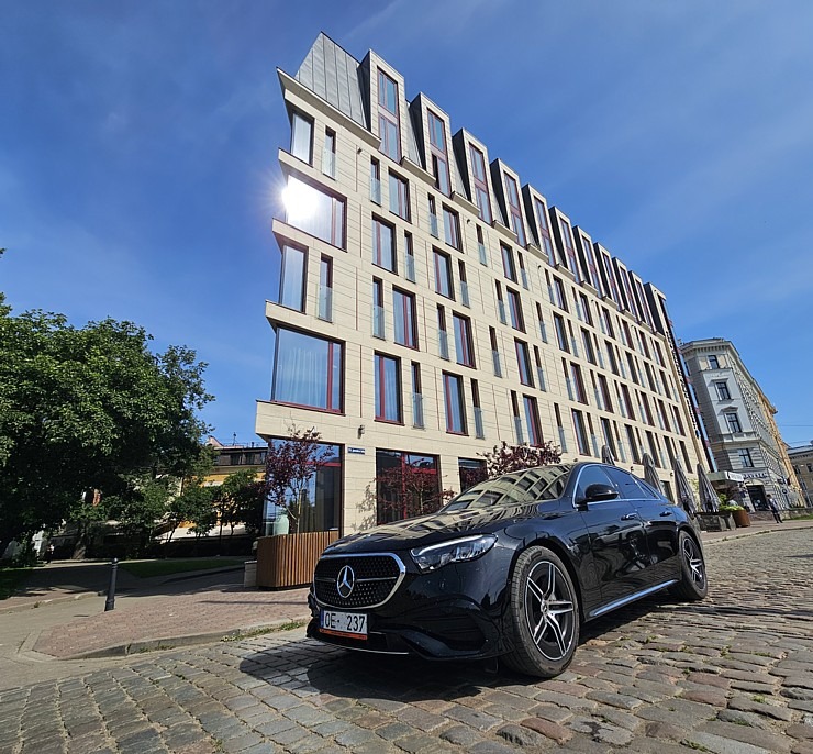 Sadarbībā ar auto nomu «Sixt Latvija» un «Mercedes-Benz E 200 Sedan» ceļojam par 115 eiro dienā 372671