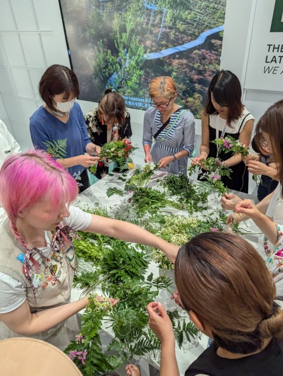 EXPO Osakā sirsnīgi aizvadīti Jāņi – japāņi sajūsmā par latviešu tradīcijām 372957