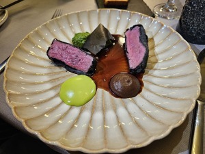 Vecrīgas Michelin saraksta viesnīcas «Grand Palace Hotel» restorāns «Seasons» piedāvā jaunu un izsmalcinātu ēdienkarti 32