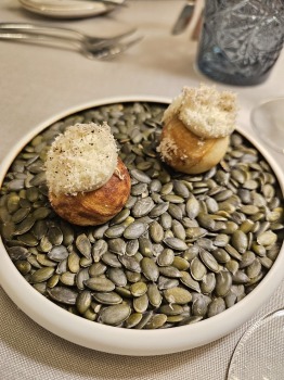 Vecrīgas Michelin saraksta viesnīcas «Grand Palace Hotel» restorāns «Seasons» piedāvā jaunu un izsmalcinātu ēdienkarti 9