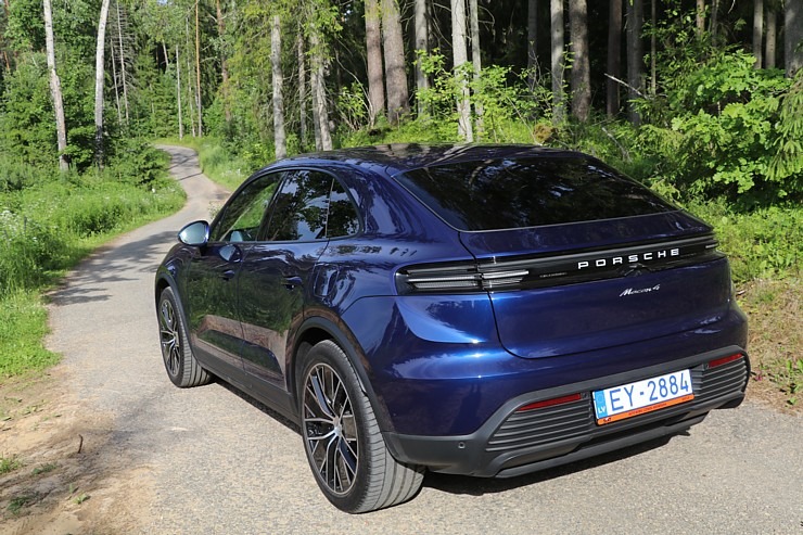 Sadarbībā ar auto nomu «SIXT Latvija» un «Porsche Macan 4» ceļojam uz Valmieru pēc zelta medaļas 373357