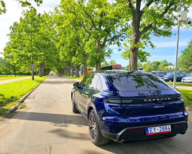 Sadarbībā ar auto nomu «SIXT Latvija» un «Porsche Macan 4» ceļojam uz Valmieru pēc zelta medaļas 373361