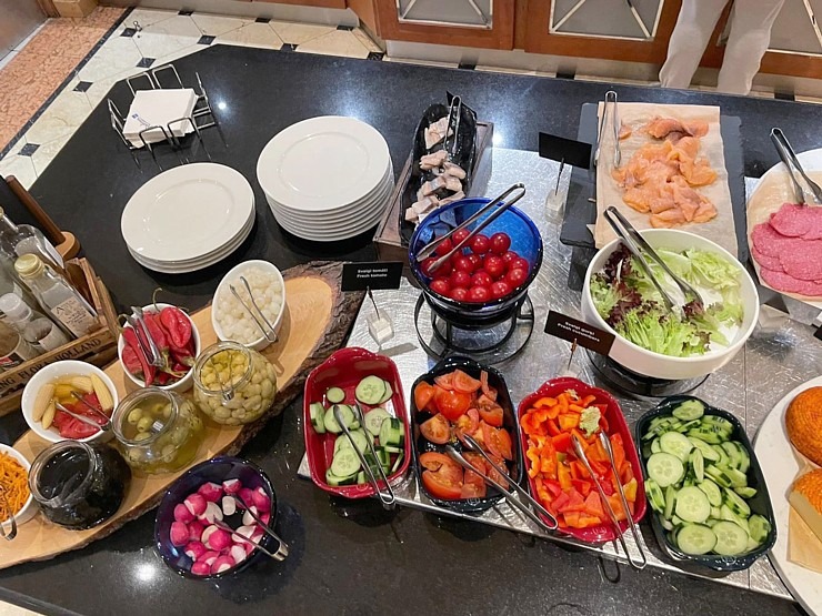 Ejam brokastīs (20 eiro) uz «Radisson Blu Ridzene Hotel» leģendāro restorānu «Piramīda».  Foto: Radisson Blu Ridzen 373425